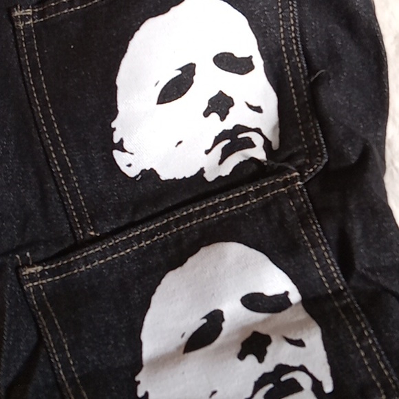 Black double pocket jeans NWOT size M bat image on front, faces back pockets. - Picture 5 of 5